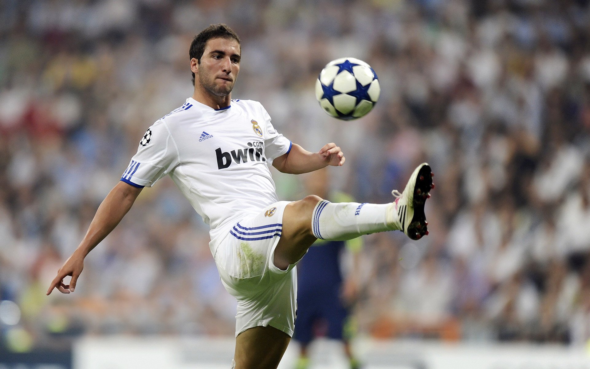 足球战略分析:顶级球队的布局与调整,足球战略分析_顶级球队的布局与调整