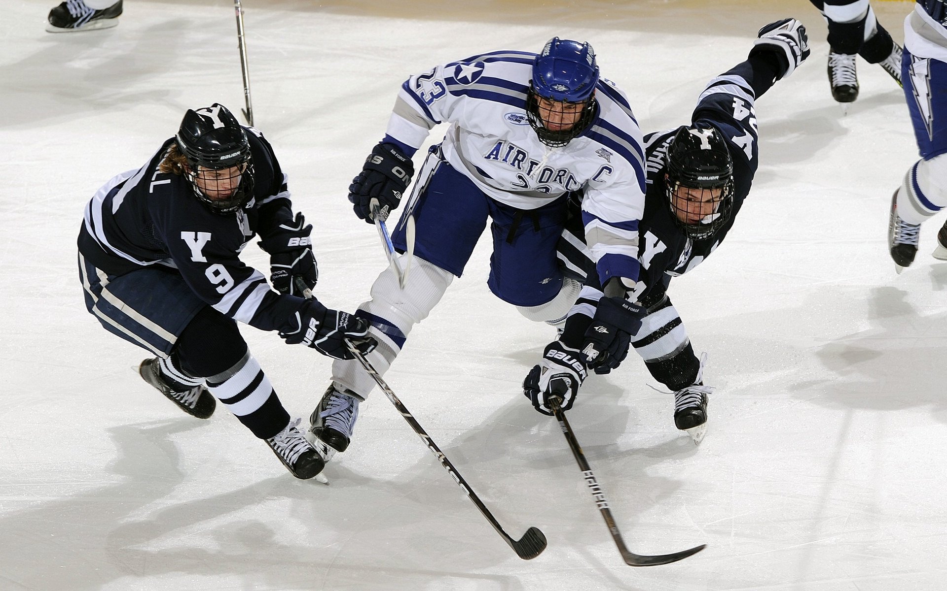 世界杯半决赛：法国2比0力克黑马摩洛哥 卫冕冠军距卫冕一步之遥